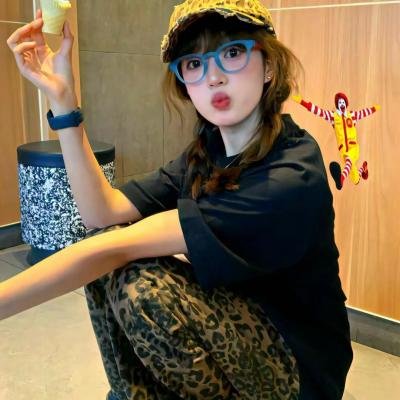 摩纳哥女孩封面